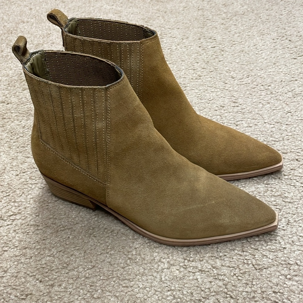 Marc Fisher LTD women Chelsea booties. Size 6.5 - Picture 3 of 5